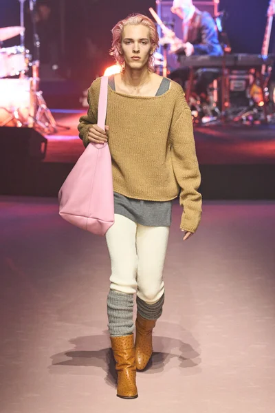 Look 27